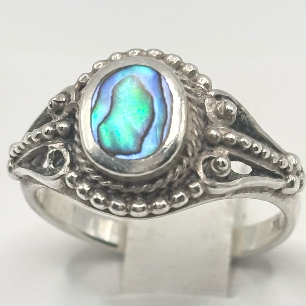 Vintage Sterling Silver ring with an Abalone stone